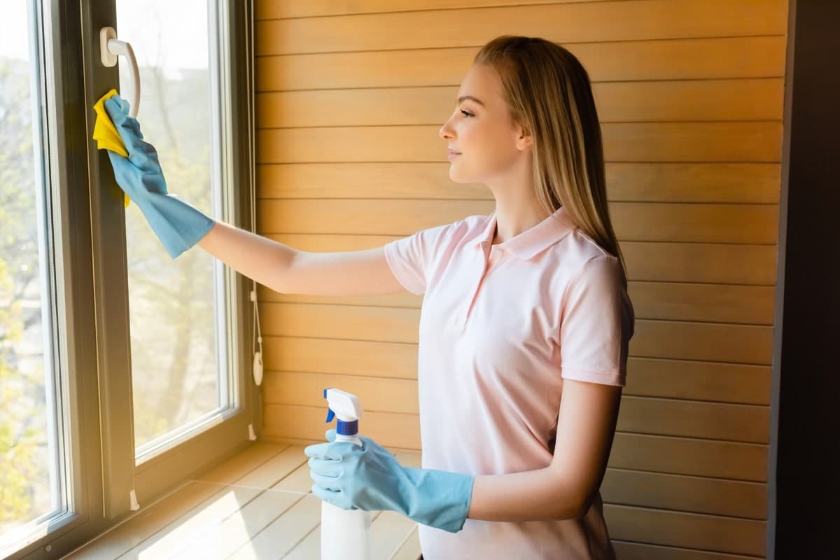 A Step-by-Step Guide to Cleaning Window Screens That Cannot Be Removed