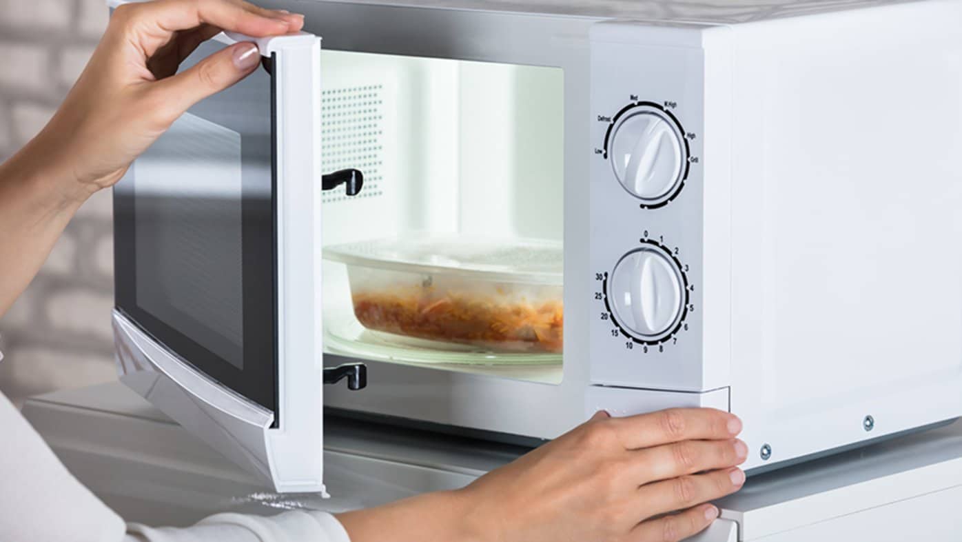 Tips for Maintaining a Rubbermaid Microwave Safe